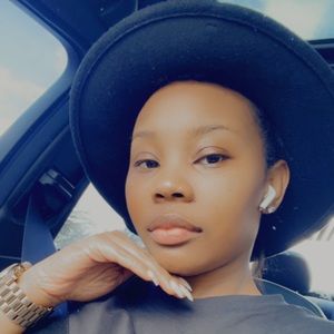 Meet your Posher, Zina